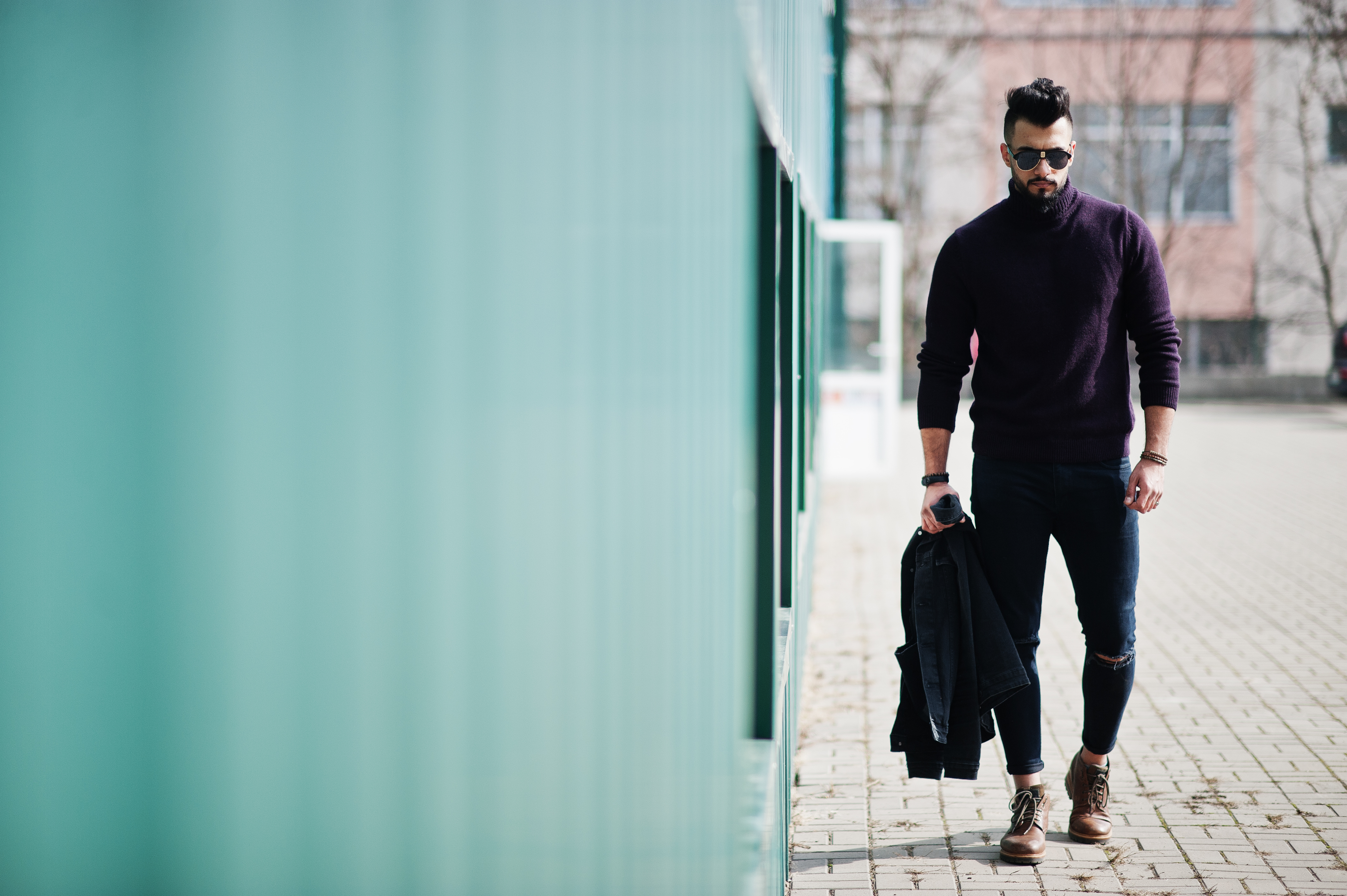 Stylish man with sunglasses